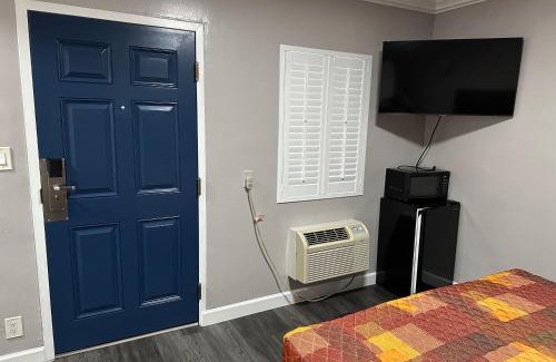 West Athens Hotel | Vegas motel