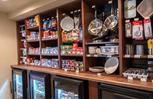 North Las Vegas House | Vegas Stay with Kitchen & Top-Notch Amenities