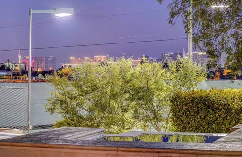 Spring Valley House | Vegas Villa w Pool, BBQ, Tennis Court & Volleyball for Large Groups