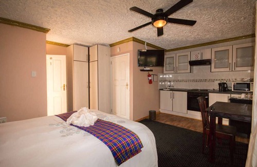 Port Elizabeth House | Vela Inn Unit 1, Algoa Park