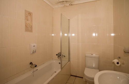 Port Elizabeth House | Vela Inn Unit 4, Algoa Park
