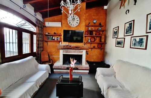 Velez de Benaudalla House | VELEZ NAZARI LA CHOZA