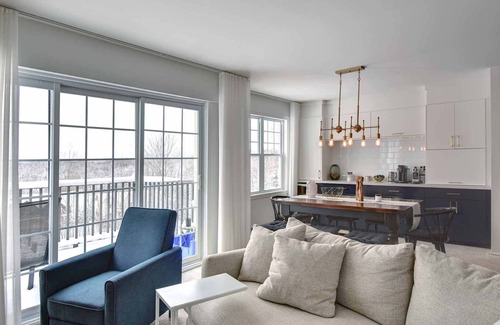 Saint-Faustin-Lac-Carre Condo | Velo Ski In/Out, Fireplace Fall Color Festival