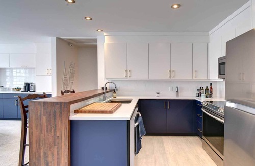 Saint-Faustin-Lac-Carre Condo | Velo Ski In/Out, Fireplace Fall Color Festival
