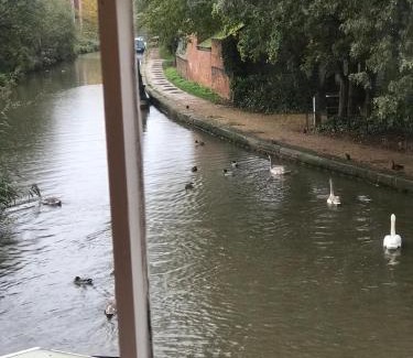 Leamington Spa Apartment | Velvet Nest 5 min walk from train station