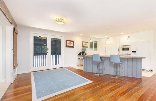 Pupukea House | Velzey Villa by Gather – 3BR w/Lanai, Full Kitchen & Washer/Dryer