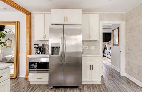 Charlotte House | Venetian: Barrell Sauna, Hot Tub, Cold Plunge, Red Light Therapy & more