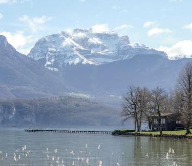 Cessenaz Apartment | Venez Chez Vous - Aux Premières Loges Appartement Pieds dans l'eau