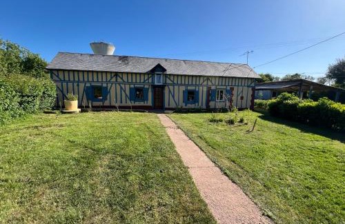 La Ferte-en-Ouche House | Venez respirer l'air de la Campagne a 70 km de de l'Océan, Villers sur Mers , Deauville . Maison de 100 m² ,sur une parcelle de 2000 m² 3 chambres toutes refaites , 2 salles d'eau , 2 toilettes , cuisine équipées . tous refait a neuf