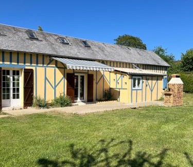 La Ferte-en-Ouche House | Venez respirer l'air de la Campagne a 70 km de de l'Océan, Villers sur Mers , Deauville . Maison de 100 m² ,sur une parcelle de 2000 m² 3 chambres toutes refaites , 2 salles d'eau , 2 toilettes , cuisine équipées . tous refait a neuf
