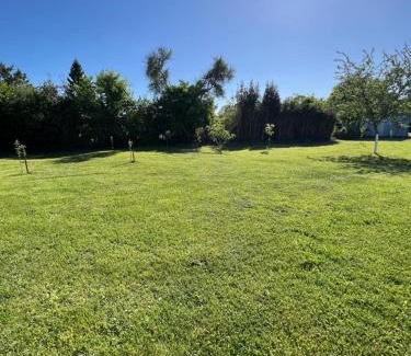 La Ferte-en-Ouche House | Venez respirer l'air de la Campagne a 70 km de de l'Océan, Villers sur Mers , Deauville . Maison de 100 m² ,sur une parcelle de 2000 m² 3 chambres toutes refaites , 2 salles d'eau , 2 toilettes , cuisine équipées . tous refait a neuf