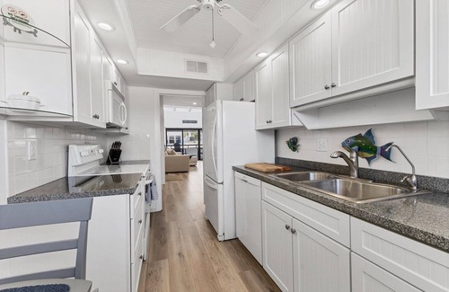 Venice Condo | Venice Beach Two Bedroom Private Condo with Community Pool, Gulf Beach Access and Water Views!