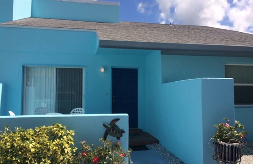 Golden Beach Villa | Venice Island with Private Beach 1 Minute Walk and Pool