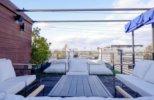 Venice Villa | Venice - Modern Multi-Level Living in Venice with Rooftop Oasis
