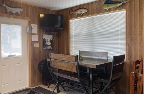 Venice Boat Rental | Venice Villa - 3 bedroom 2.5 bath houseboat next to parking lot!