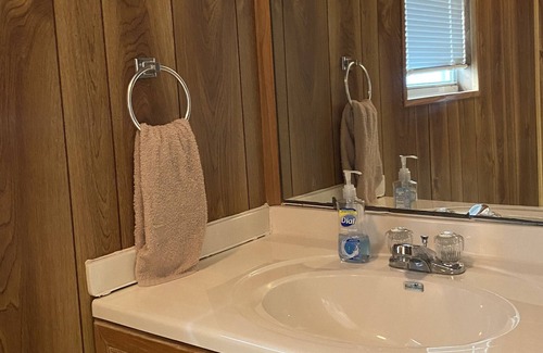 Venice Boat Rental | Venice Villa - 3 bedroom 2.5 bath houseboat next to parking lot!