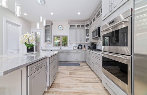 Lawndale/ Wayside House | VENIZ by Hobby Airport minimum 31 days stay