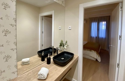 Ciudad Lineal Apartment | Ventas Plaza | Modern 2 Bedroom Duplex in Madrid