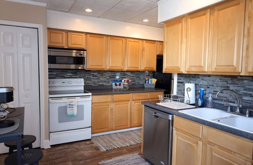 Ventnor City House | Ventnor large home in a quiet area by Margate border and close to AC Casinos.