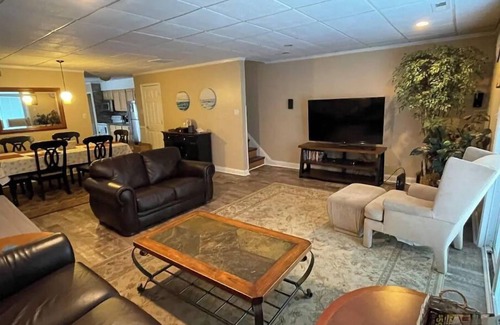 Ventnor City House | Ventnor large home in a quiet area by Margate border and close to AC Casinos.