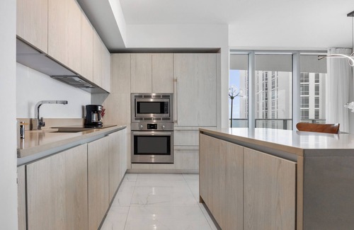 Hollywood South Central Beach Apartment | Ventur Beachfront Luxe Condo - Lyfe Beach Resort