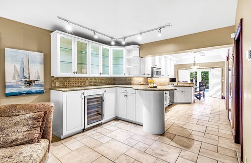 Birch Park Finger Streets House | Ventur Vintage - Beach House - Luxury Heated Pool