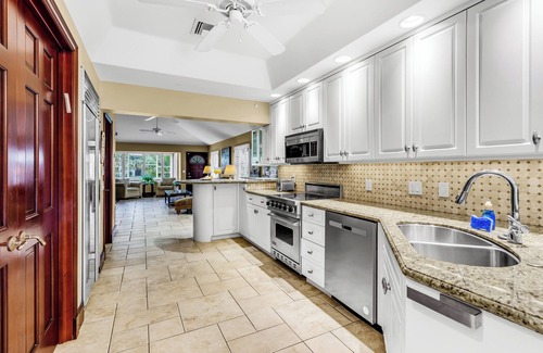 Birch Park Finger Streets House | Ventur Vintage - Beach House - Luxury Heated Pool
