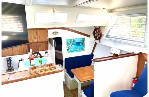 Ventura House | Ventura Boatel Stay on a boat in the best location in Ventura Harbor Great Views