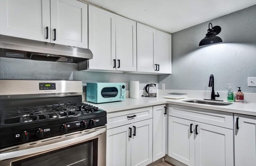 Downtown Ventura House | Ventura Downtown Minutes to Beaches