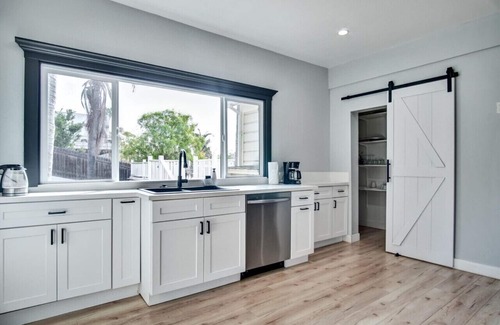 Downtown Ventura House | Ventura Downtown Minutes to Beaches