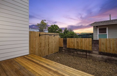 Mangere House | Ventura Heights Townhouse with Parking and Patio