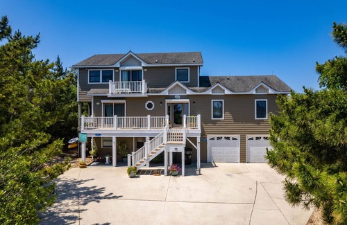 Kitty Hawk Apartment | Venus Studio: Hottub, King Bed, Kayak, Bikes, SUP,