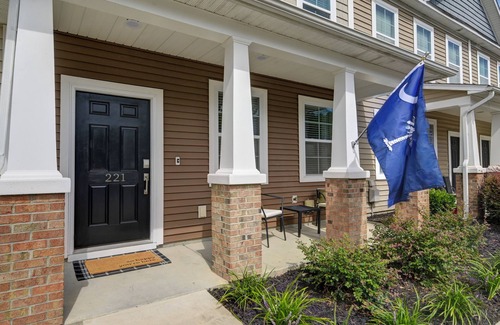 Oak Grove House | Verdant Villa-Columbia & Lexington-Near Everything! I-26 I-20 I-77 & Downtown