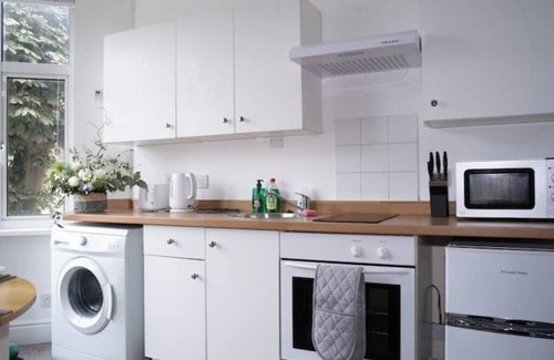 Swindon Apartment | Verdantia Bliss With Parking | Swindon Convenient Stay nn