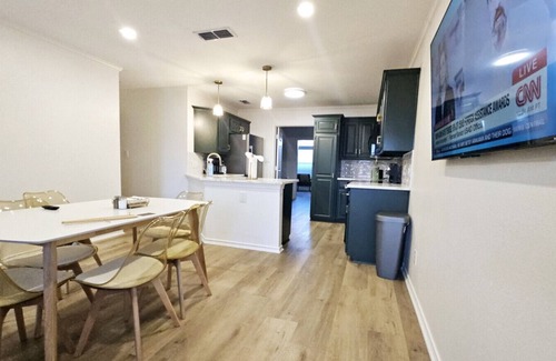 Tyler House | Verde @ Hollytree dr King bed, excellent location Golf