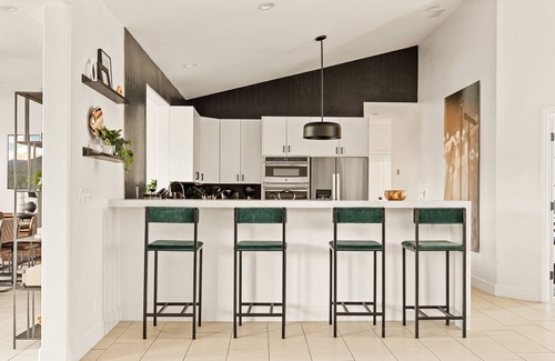 Desert Aire House | Verdent Luxury Villa - 11 bds - sleep 24- 14' infinity spa - pickle ball!