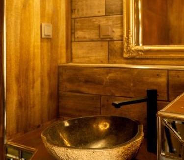 Schoenheide Apartment | Verdorbene Welten