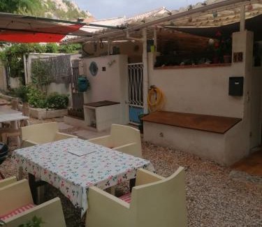 Niolon House | veritable cabanon de calanque