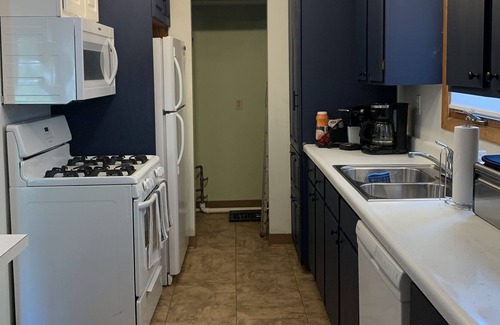 Vermilion House | Vermilion Cottage Close to Lake