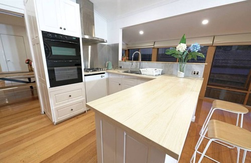 Mitcham House | Vermont Big Group Holiday Entire House 8BRM VIC