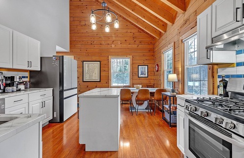 Warren Cabin | Vermont cabin w/mountain views & porch