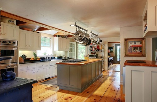 Wells Cottage | Vermont Cottage Sleeps Five Spectacular Mountain Views Bed and Breakfast