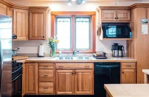 Bristol House | Vermont Guest House: Family- and Dog-Friendly, EV Charger