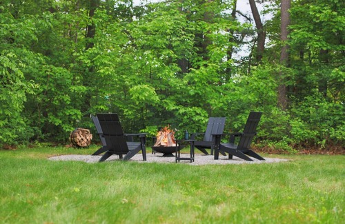 Malletts Bay House | Vermont Lake Days Await | Boat, Bike, Unwind