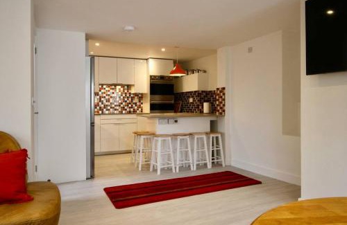 Cheltenham House | Vernon Place town centre, Vernon Cottage 3-bed with parking, 1A Vernon Court 2-bed with parking, 1B studio no parking, off the High Street next to Sandford Park