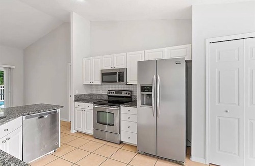 Florida Ridge House | Vero Beach.Highland House A Private Spacious 4 bedroom Home with Pool