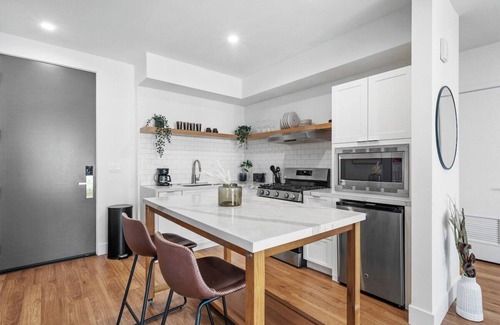 Wilshire Center Apartment | Versatile Luxury Penthouse