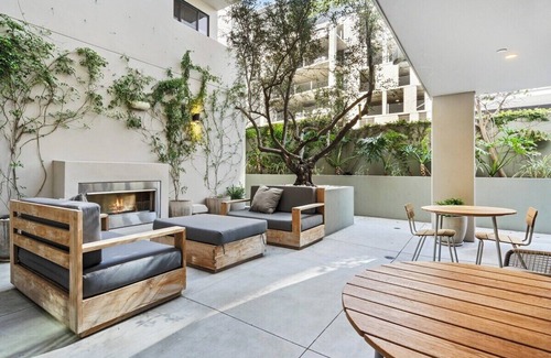 Wilshire Center Apartment | Versatile Luxury Penthouse