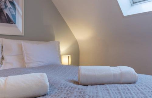 District 6 Apartment | Vertical Suite