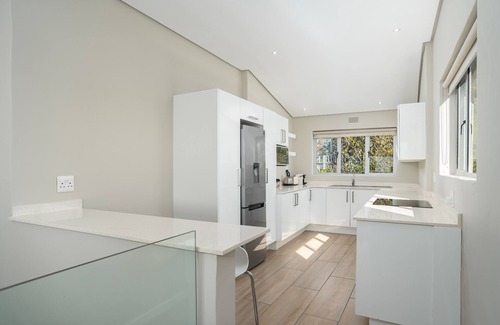 Green Point Apartment | Vertigo Views in Vibey Central Green Point